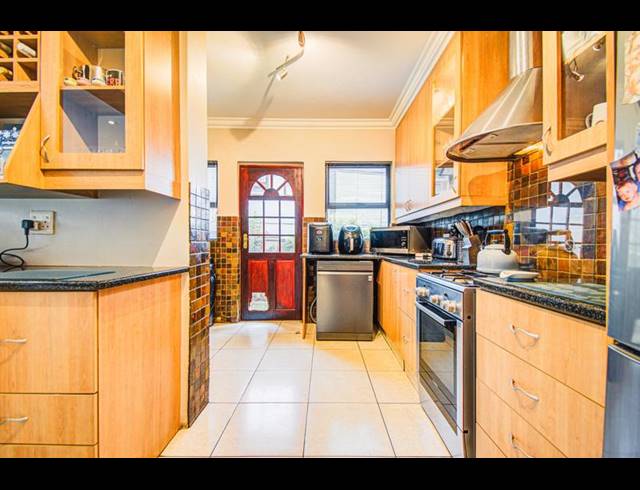 3 BEDROOM HOUSE FOR SALE IN GREENSTONE HILL